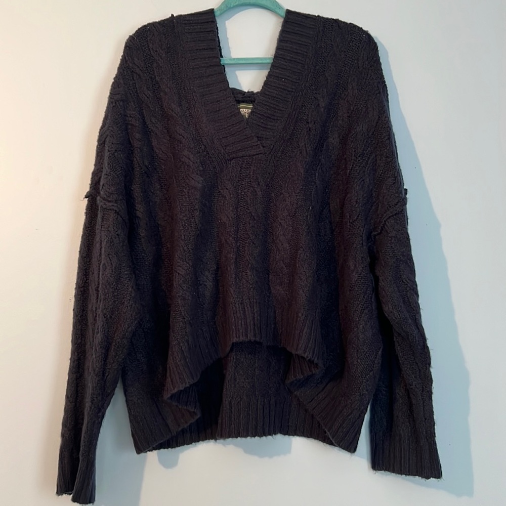 American Eagle Pullover Sweater